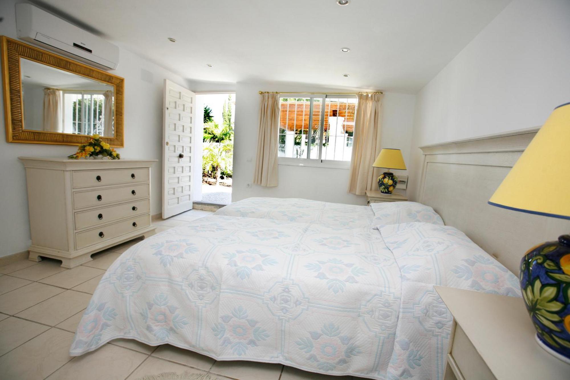 Exclusive Villa Las Palmeras Puerto Banus With Heated Private Swimming Pool, Marbella, Spain Exterior photo